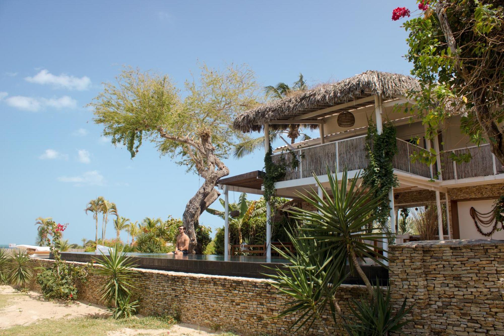 - La Group Inn
